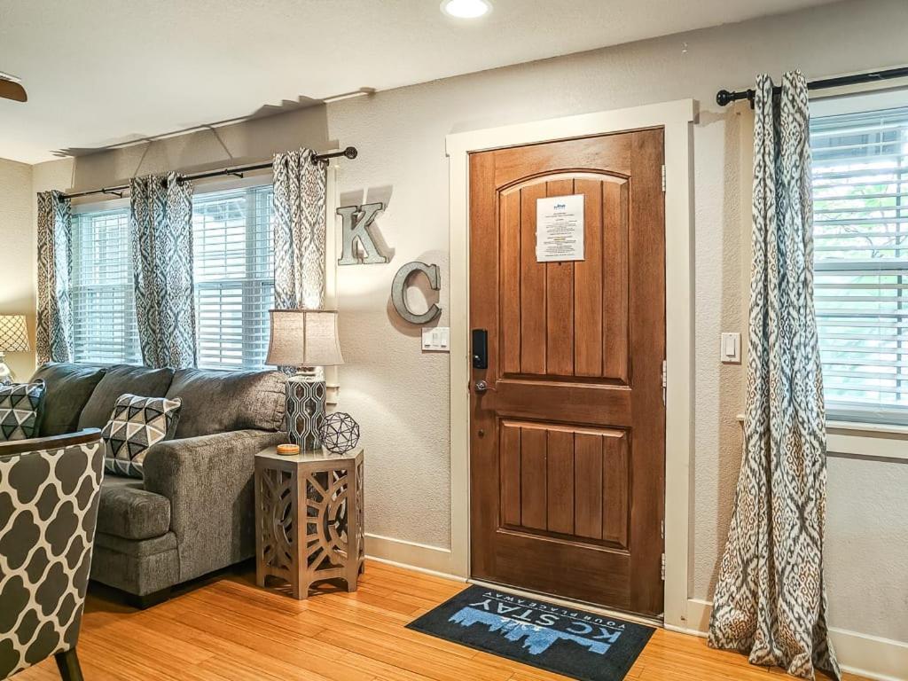 Quiet Plaza Two Bedroom 2 Bathroom Kansas City Bagian luar foto