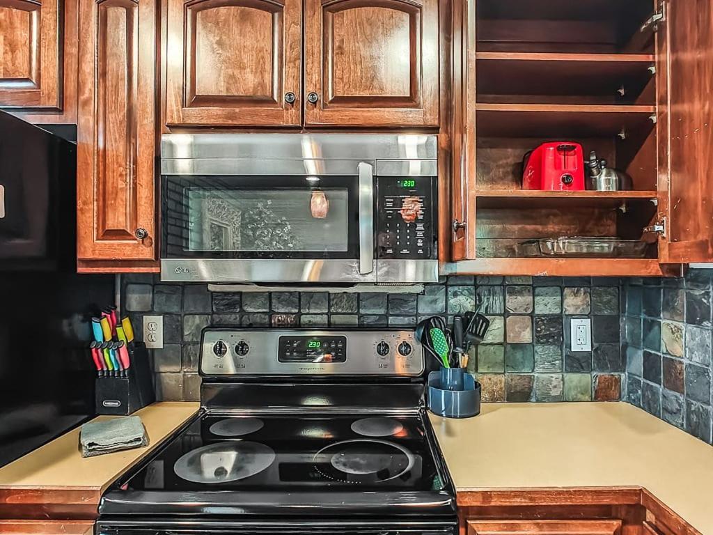 Quiet Plaza Two Bedroom 2 Bathroom Kansas City Bagian luar foto