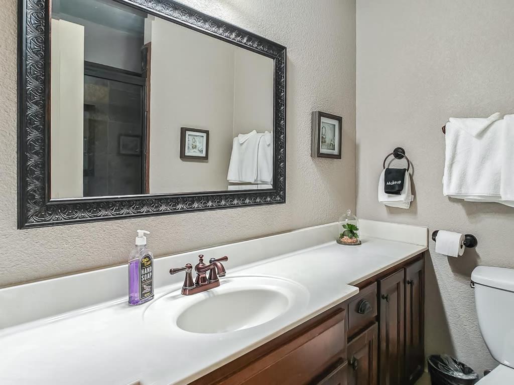 Quiet Plaza Two Bedroom 2 Bathroom Kansas City Bagian luar foto