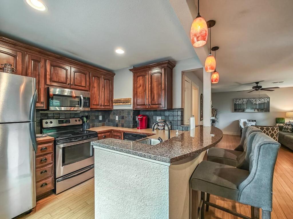 Quiet Plaza Two Bedroom 2 Bathroom Kansas City Bagian luar foto