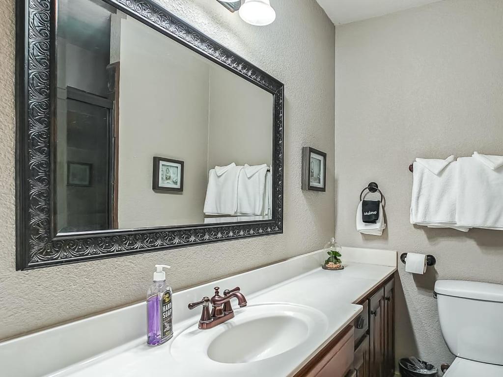 Quiet Plaza Two Bedroom 2 Bathroom Kansas City Bagian luar foto