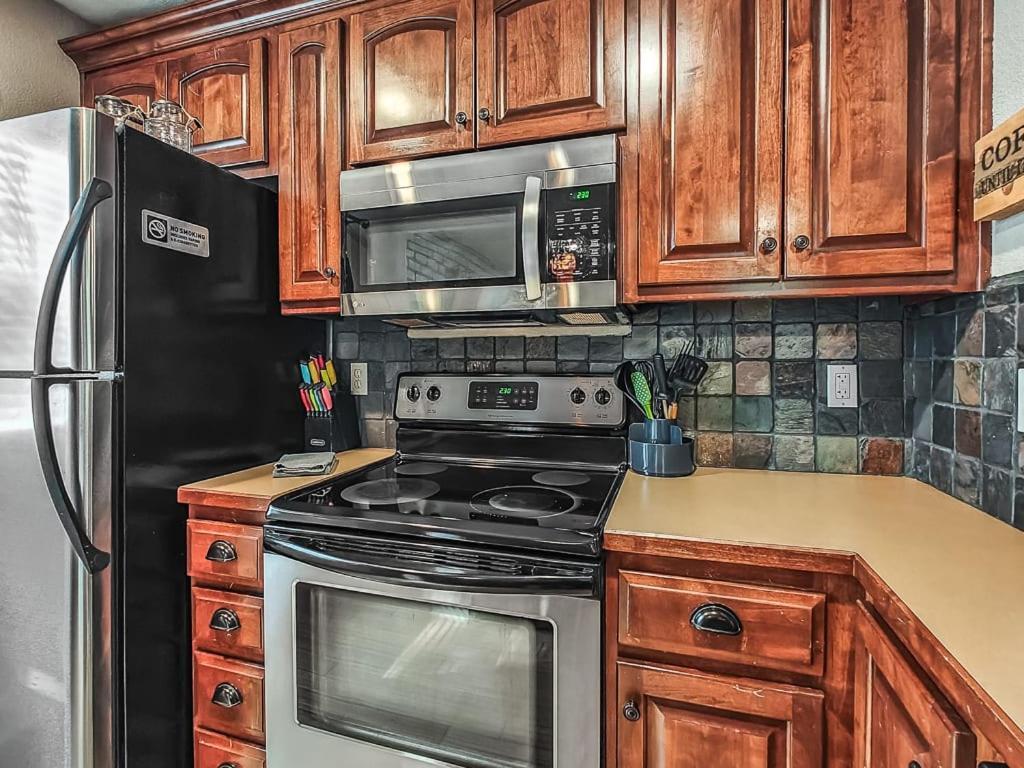 Quiet Plaza Two Bedroom 2 Bathroom Kansas City Bagian luar foto