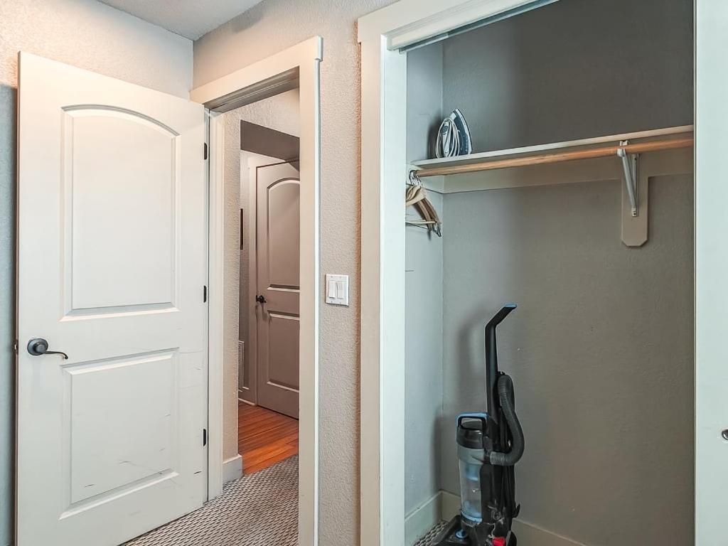 Quiet Plaza Two Bedroom 2 Bathroom Kansas City Bagian luar foto