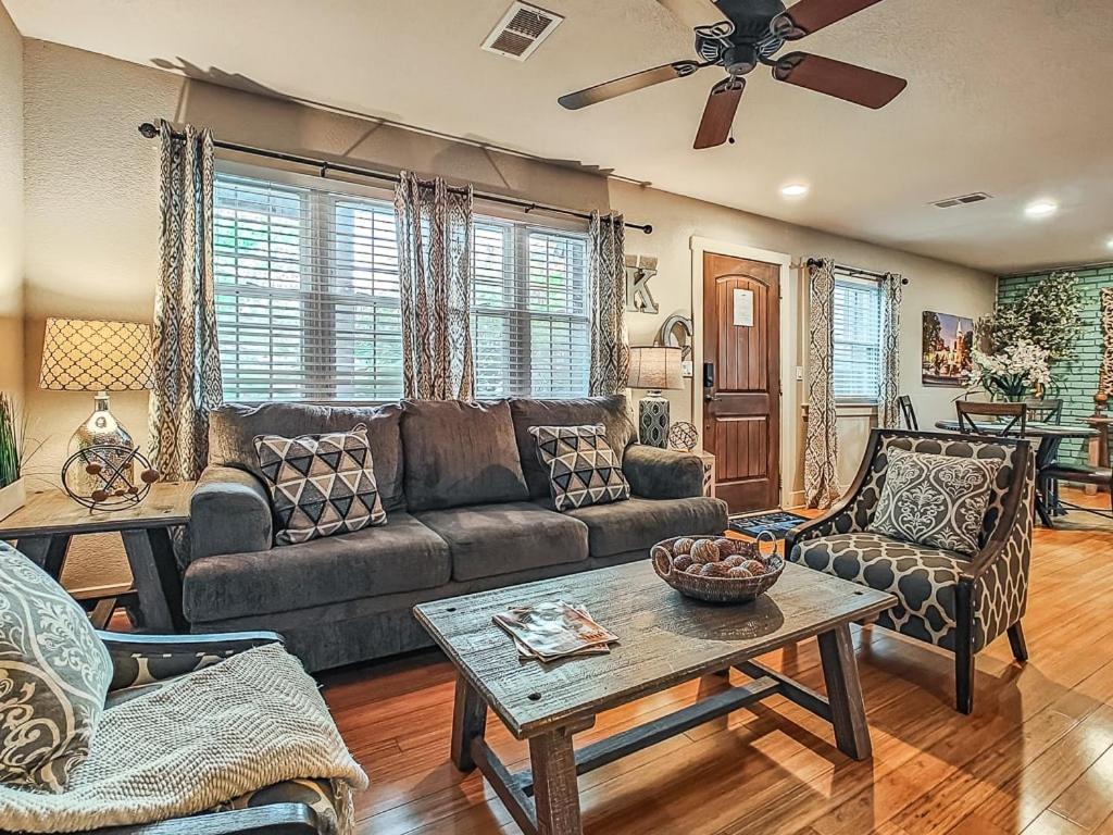 Quiet Plaza Two Bedroom 2 Bathroom Kansas City Bagian luar foto
