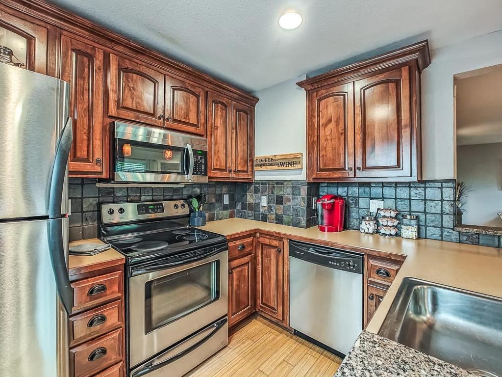 Quiet Plaza Two Bedroom 2 Bathroom Kansas City Bagian luar foto
