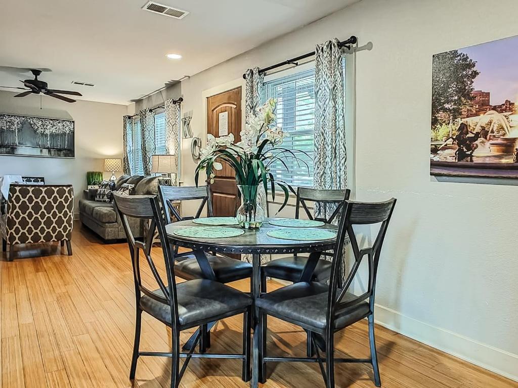 Quiet Plaza Two Bedroom 2 Bathroom Kansas City Bagian luar foto